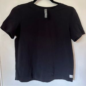 Vuori black tee